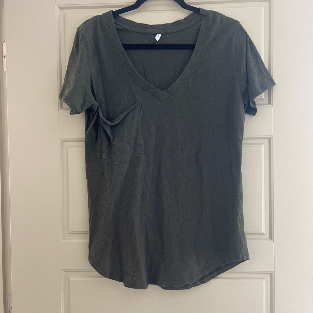 Z Supply, green, v neck tshirt!